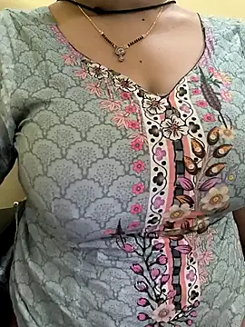 Snapshot of lovely_zara chatting on 12, 12, 2024 lovely zara online show from 12, 12, 2024