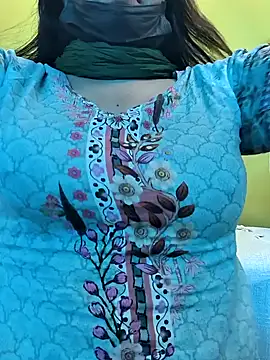 Snapshot of lovely_zara chatting on 13, 2, 2025 lovely zara online show from 13, 2, 2025