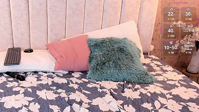 Snapshot of KatheLuu2 chatting on 14, 3, 2025 KatheLuu2 online show from 14, 3, 2025