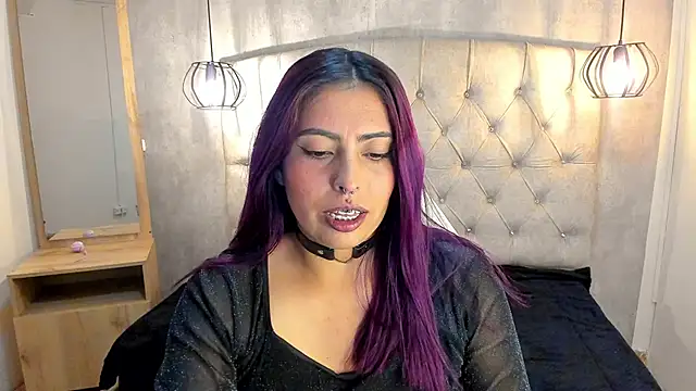 Alice Laurentt online show from 28, 1, 2025