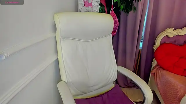 Snapshot of Lily_Marlin chatting on 19, 7, 2026 Lily Marlin online show from 19, 7, 2026