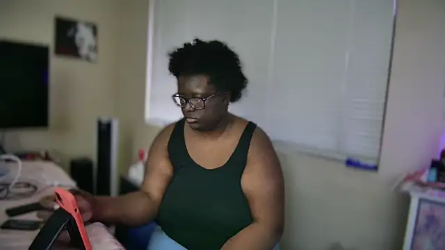 Yagurl  west online show from 12, 2, 2025