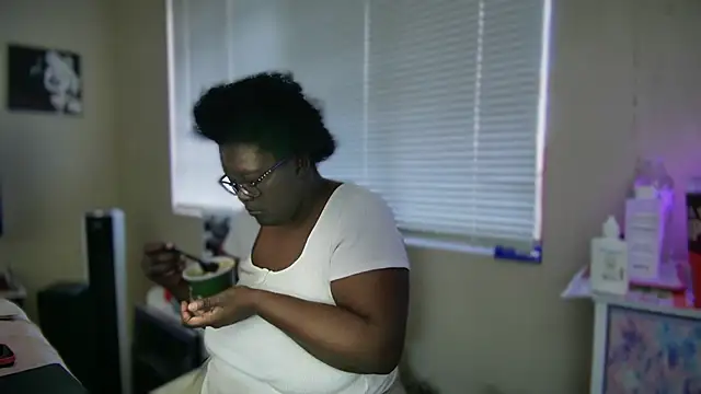 Yagurl  west online show from 20, 2, 2025