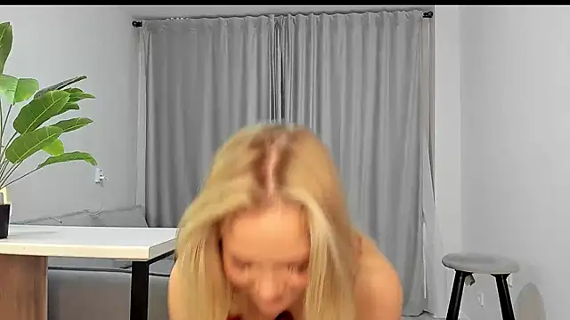 Snapshot of sarahphyllis chatting on 3, 10, 2025 sarahphyllis online show from 3, 10, 2025