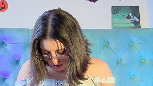 Paola Lyon  online show from 14, 11, 2025