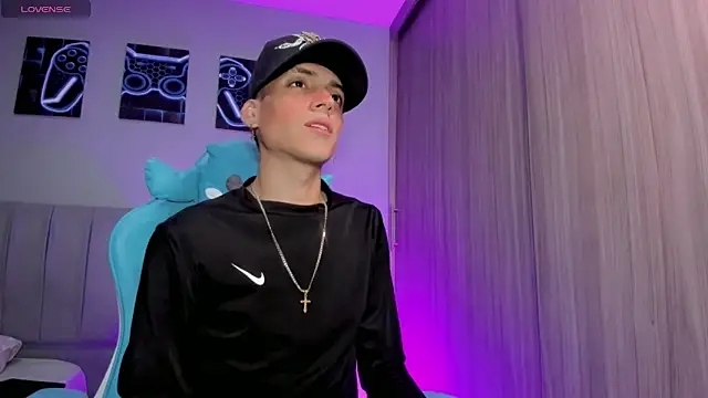 Snapshot of jake_and_joaquin chatting on 11, 9, 2025 jake and joaquin online show from 11, 9, 2025