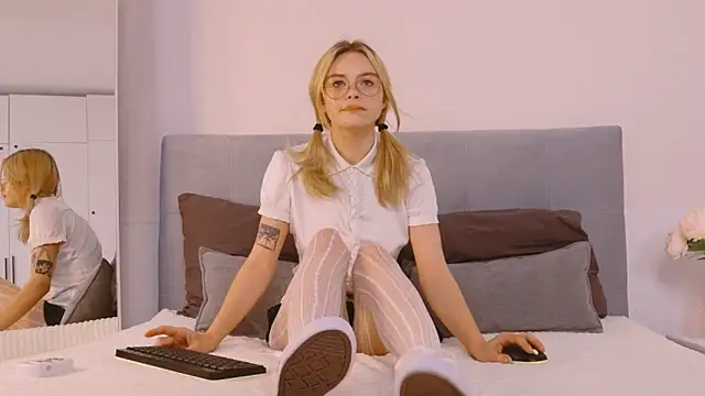 FapClubFamm online show from 13, 9, 2025