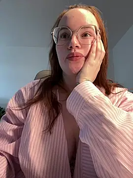 Snapshot of Mona-Peaches chatting on 1, 2, 2025 Mona-Peaches online show from 1, 2, 2025