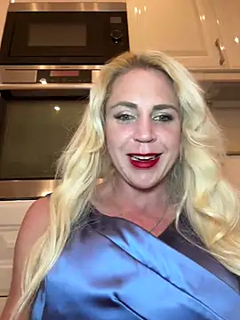 Snapshot of Kate-monroe chatting on 4, 3, 2025 Kate-monroe online show from 4, 3, 2025