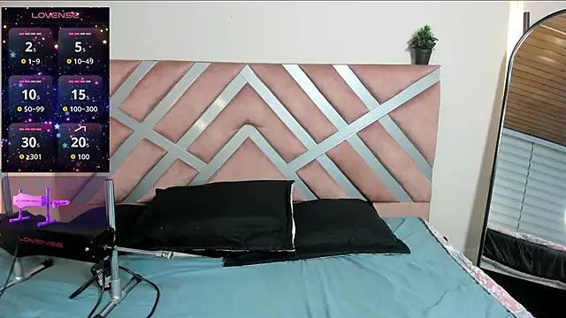 pamela anderson  online show from 25, 11, 2025