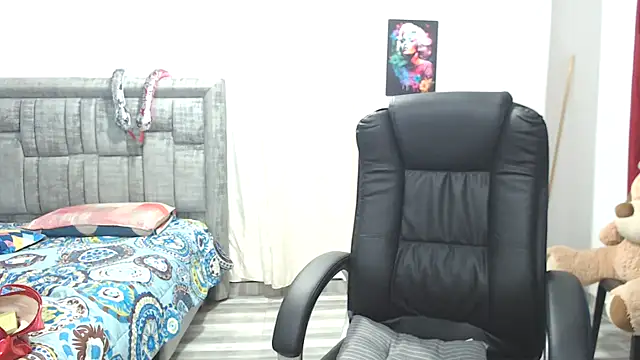 LAURA CRAIZY online show from 12, 11, 2025