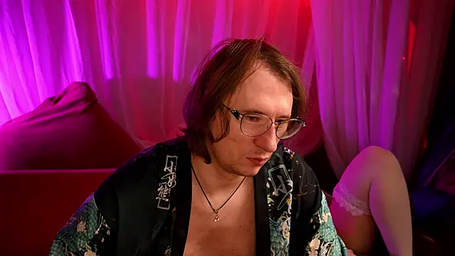 Snapshot of Claudia_and_elon_ chatting on 12, 11, 2025 Claudia and elon online show from 12, 11, 2025