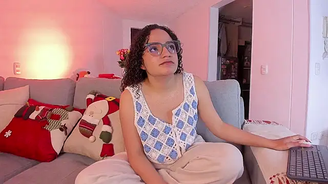 Snapshot of DAHLIA_BROWNIE chatting on 5, 12, 2024 DAHLIA BROWNIE online show from 5, 12, 2024