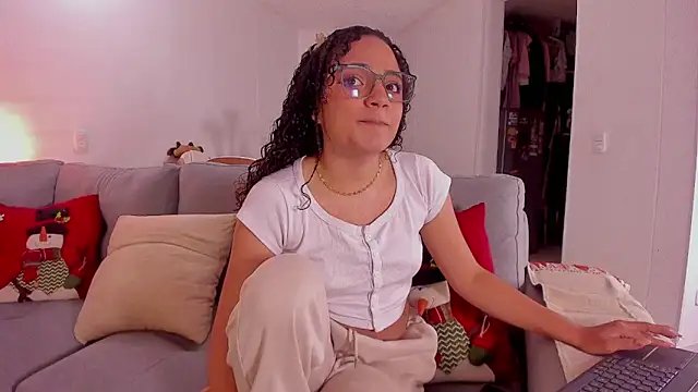 Snapshot of DAHLIA_BROWNIE chatting on 6, 1, 2025 DAHLIA BROWNIE online show from 6, 1, 2025