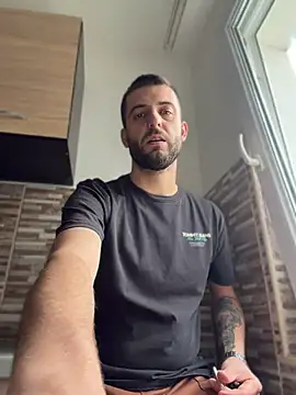 ElChapoGuzman95 online show from 9, 4, 2026