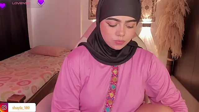 shayla 18 online show from 24, 10, 2025