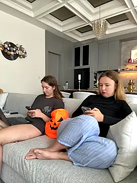 Snapshot of Nura_n_Sarah chatting on 30, 10, 2025 Nura n Sarah online show from 30, 10, 2025