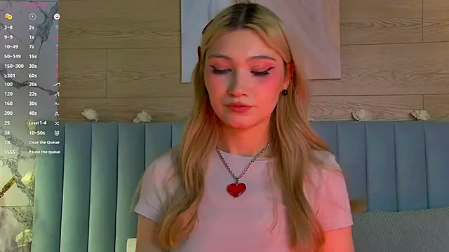 Snapshot of CarolReeves chatting on 10, 2, 2025 CarolReeves online show from 10, 2, 2025