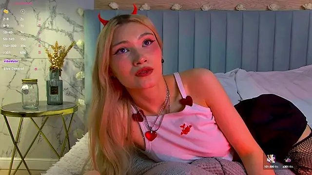 Snapshot of CarolReeves chatting on 10, 2, 2025 CarolReeves online show from 10, 2, 2025