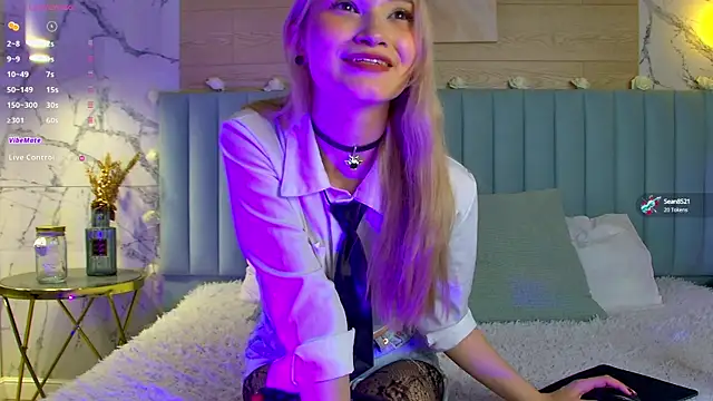 Snapshot of CarolReeves chatting on 12, 2, 2025 CarolReeves online show from 12, 2, 2025