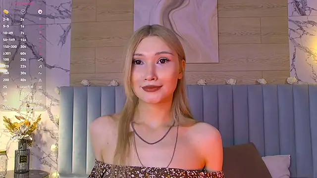 Snapshot of CarolReeves chatting on 15, 3, 2025 CarolReeves online show from 15, 3, 2025