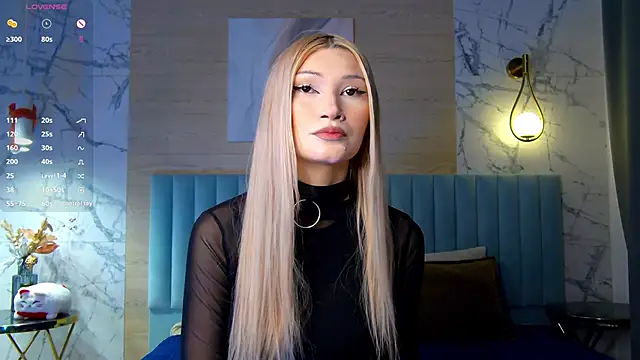 Snapshot of CarolReeves chatting on 9, 10, 2025 CarolReeves online show from 9, 10, 2025