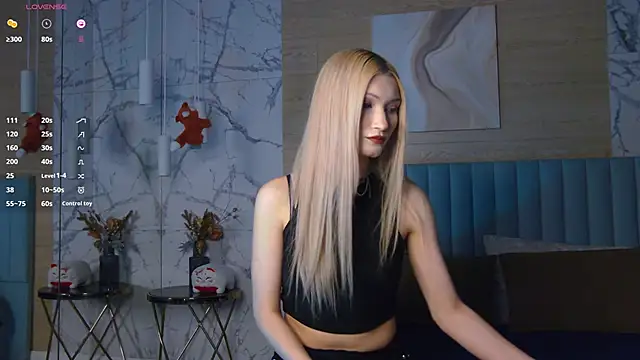 Snapshot of CarolReeves chatting on 17, 10, 2025 CarolReeves online show from 17, 10, 2025