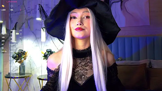 Snapshot of CarolReeves chatting on 31, 10, 2025 CarolReeves online show from 31, 10, 2025