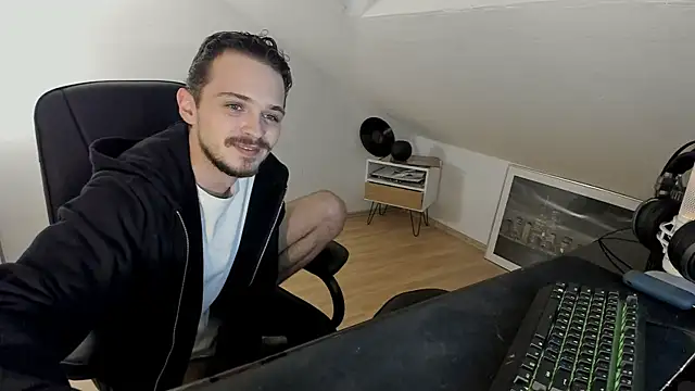 naked psy online show from 22, 10, 2025