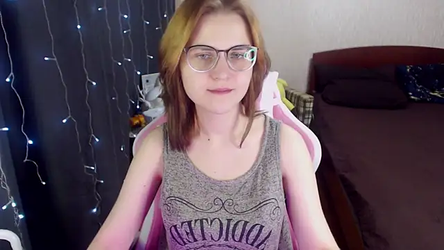 Snapshot of MissBrightShine chatting on 1, 2, 2025 MissBrightShine online show from 1, 2, 2025