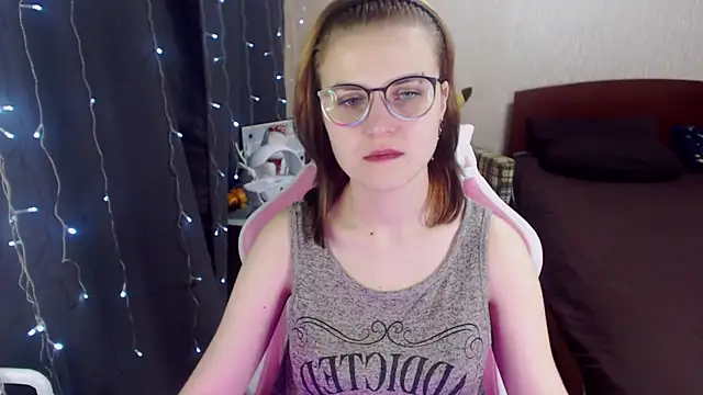 Snapshot of MissBrightShine chatting on 2, 2, 2025 MissBrightShine online show from 2, 2, 2025