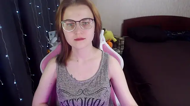 Snapshot of MissBrightShine chatting on 4, 2, 2025 MissBrightShine online show from 4, 2, 2025