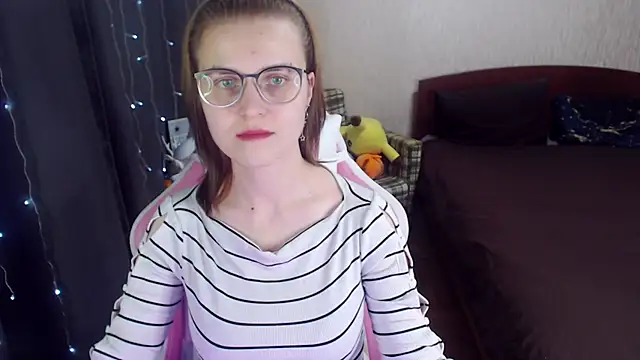 Snapshot of MissBrightShine chatting on 5, 2, 2025 MissBrightShine online show from 5, 2, 2025