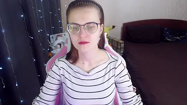 Snapshot of MissBrightShine chatting on 6, 2, 2025 MissBrightShine online show from 6, 2, 2025