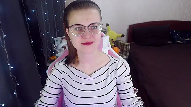 Snapshot of MissBrightShine chatting on 7, 2, 2025 MissBrightShine online show from 7, 2, 2025