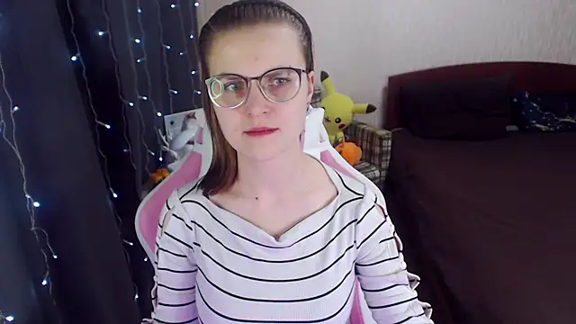 Snapshot of MissBrightShine chatting on 7, 2, 2025 MissBrightShine online show from 7, 2, 2025