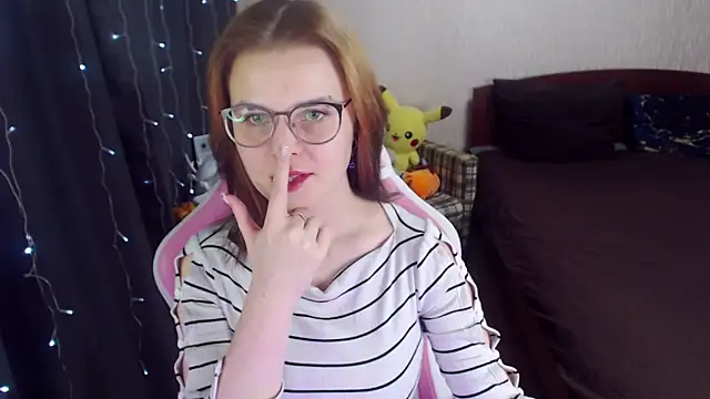 Snapshot of MissBrightShine chatting on 8, 2, 2025 MissBrightShine online show from 8, 2, 2025