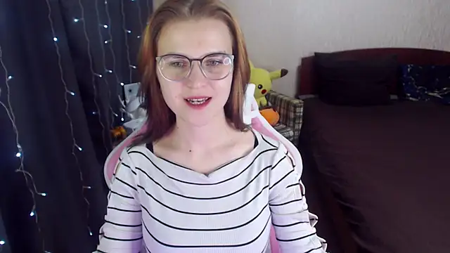 Snapshot of MissBrightShine chatting on 8, 2, 2025 MissBrightShine online show from 8, 2, 2025