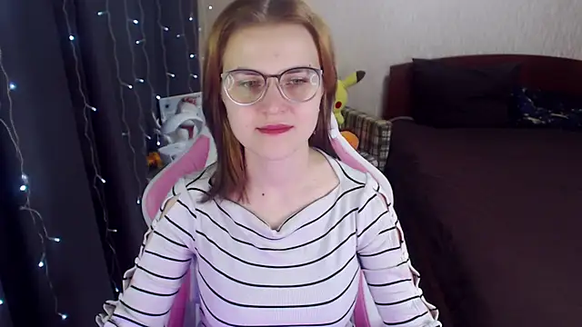 Snapshot of MissBrightShine chatting on 9, 2, 2025 MissBrightShine online show from 9, 2, 2025