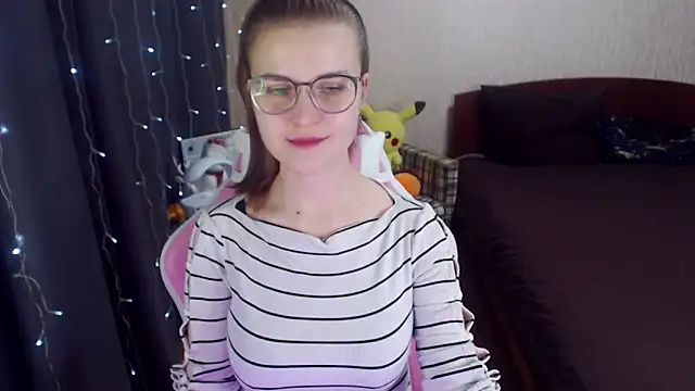 Snapshot of MissBrightShine chatting on 9, 2, 2025 MissBrightShine online show from 9, 2, 2025