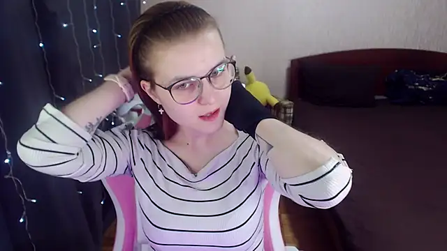 Snapshot of MissBrightShine chatting on 11, 2, 2025 MissBrightShine online show from 11, 2, 2025