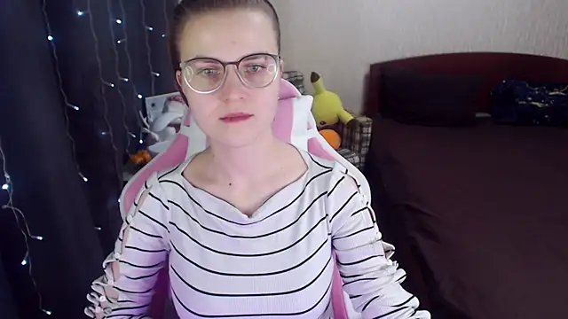 Snapshot of MissBrightShine chatting on 11, 2, 2025 MissBrightShine online show from 11, 2, 2025