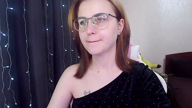 Snapshot of MissBrightShine chatting on 15, 2, 2025 MissBrightShine online show from 15, 2, 2025