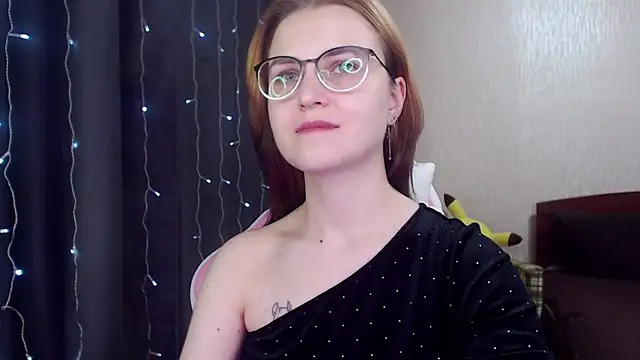 Snapshot of MissBrightShine chatting on 15, 2, 2025 MissBrightShine online show from 15, 2, 2025