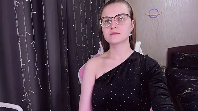 Snapshot of MissBrightShine chatting on 19, 2, 2025 MissBrightShine online show from 19, 2, 2025