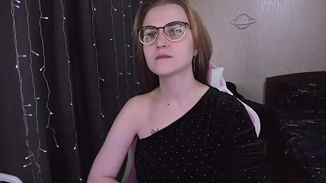 Snapshot of MissBrightShine chatting on 22, 2, 2025 MissBrightShine online show from 22, 2, 2025