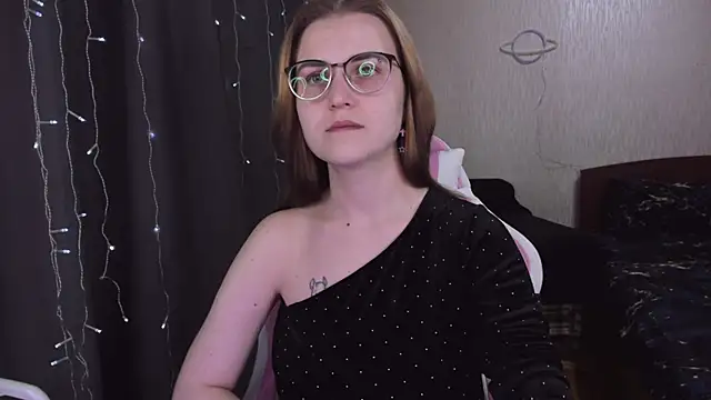 Snapshot of MissBrightShine chatting on 22, 2, 2025 MissBrightShine online show from 22, 2, 2025