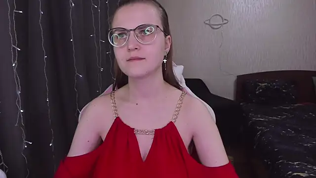 Snapshot of MissBrightShine chatting on 4, 3, 2025 MissBrightShine online show from 4, 3, 2025