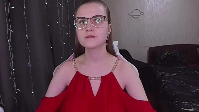 Snapshot of MissBrightShine chatting on 4, 3, 2025 MissBrightShine online show from 4, 3, 2025