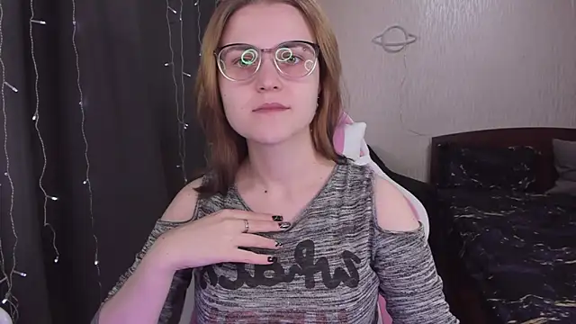 Snapshot of MissBrightShine chatting on 5, 3, 2025 MissBrightShine online show from 5, 3, 2025